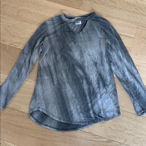 Lone sleeve cut out shirt